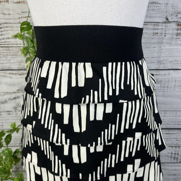 Alfani Skirt size 2 Black Ivory Tiered Layers Pencil Knee Modest Church Wedding - Picture 6 of 12